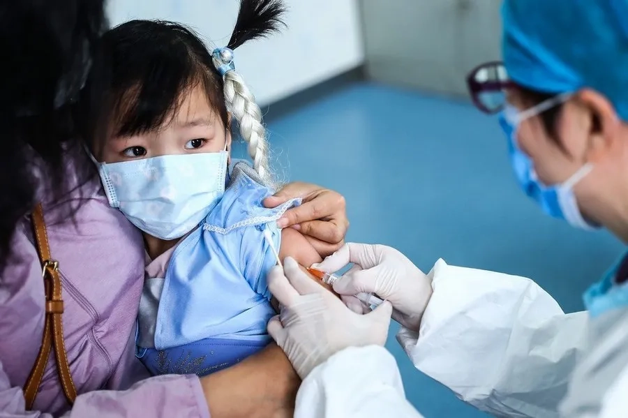 Tiêm đủ 2 mũi vắc xin giúp tăng hiệu quả bảo vệ trước virus sởi
