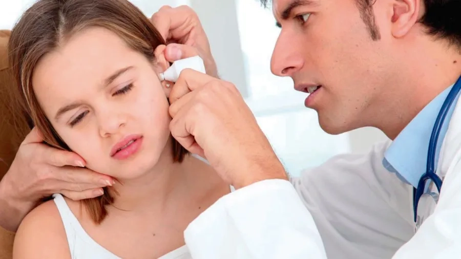 Viêm tai giữa thường gặp ở trẻ mắc sởi do bội nhiễm sau nhiễm virus
