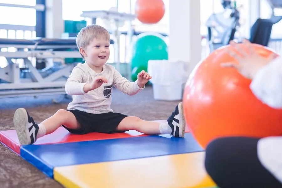 Trẻ mắc não úng thủy có thể bị chậm phát triển thể chất và trí tuệ