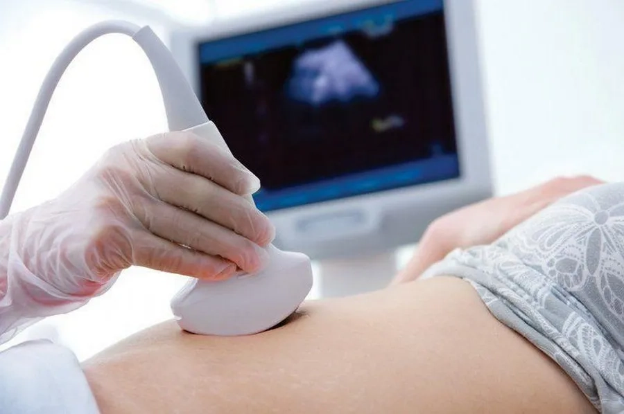Xác định song thai 2 túi ối là cùng trứng hay khác trứng có thể  dựa vào siêu âm và xét nghiệm ADN