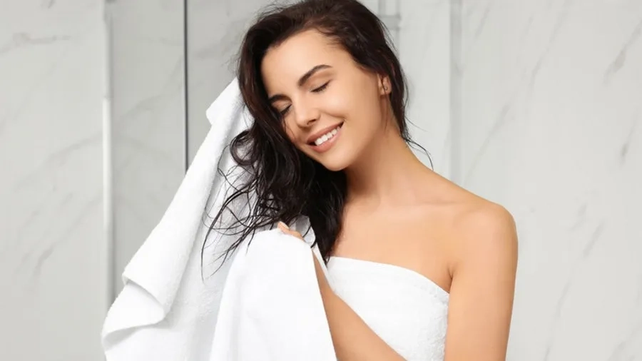 Tắm nhanh và nhẹ nhàng giúp giảm tổn thương vùng phát ban