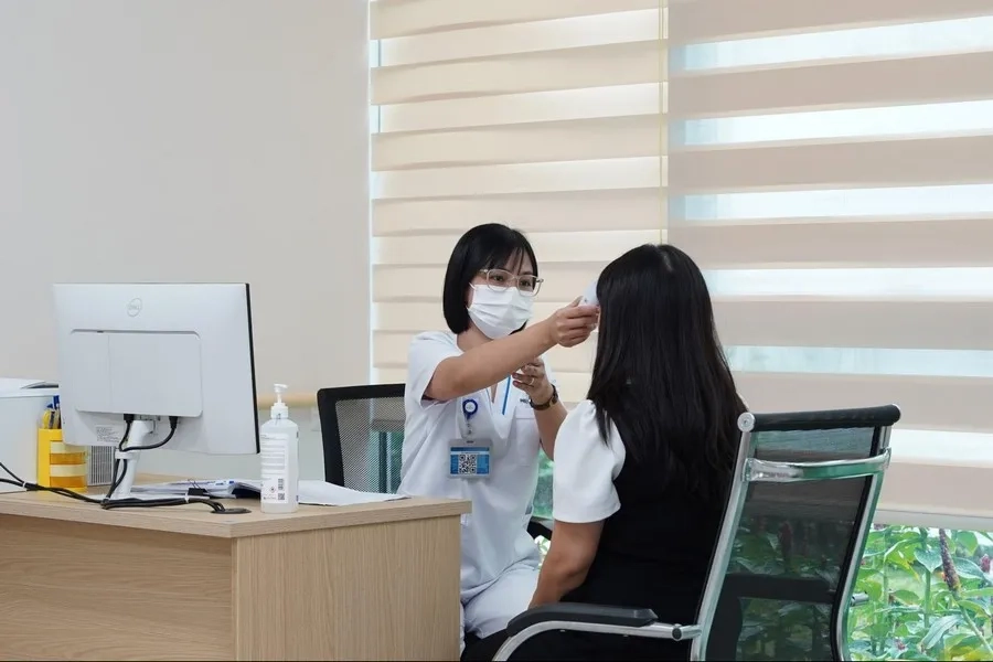 Sau tiêm cần theo dõi tại cơ sở y tế ít nhất 30 phút