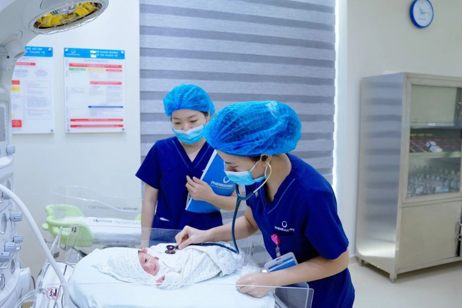 PhenikaaMec quản lý thành công ca song thai đa biến chứng hiếm gặp