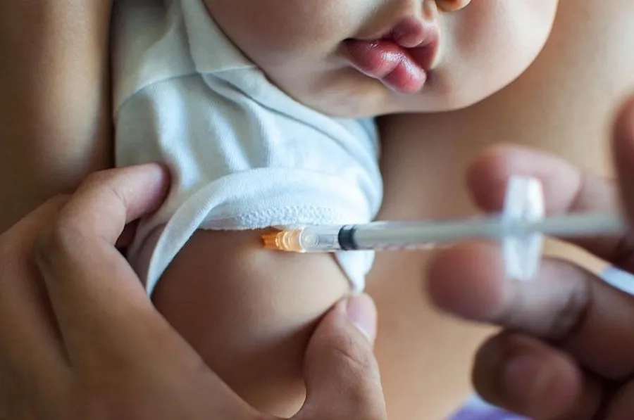 Tiêm vắc xin phòng sởi giúp tạo miễn dịch cho trẻ phòng ngừa căn bệnh nguy hiểm