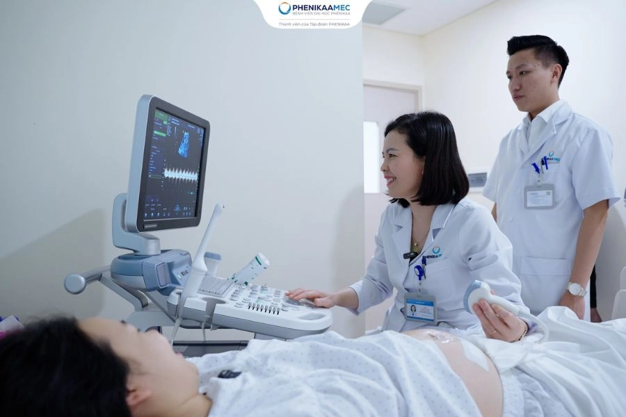 PhenikaaMec hai lần truyền ối thành công, giành lại sự sống cho thai nhi thiểu ối nặng 