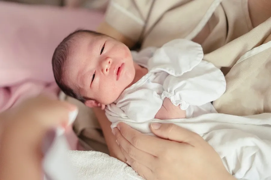 Mức giá sàng lọc sơ sinh bằng máu gót chân có thể khác nhau tùy cơ sở y tế và gói xét nghiệm