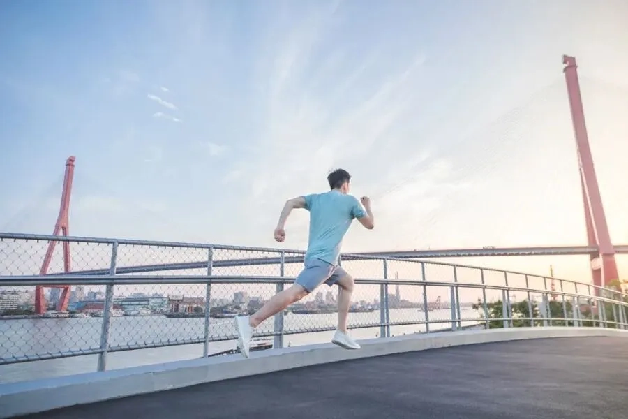 Các bài tập phù hợp cho người gan nhiễm mỡ như: Chạy bộ, đạp xe, bơi lội,... nên duy trì hàng ngày 