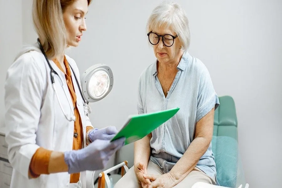 Xét nghiệm tầm soát ung thư giá bao nhiêu phụ thuộc vào loại ung thư và chỉ định bổ sung của bác sĩ chuyên khoa 