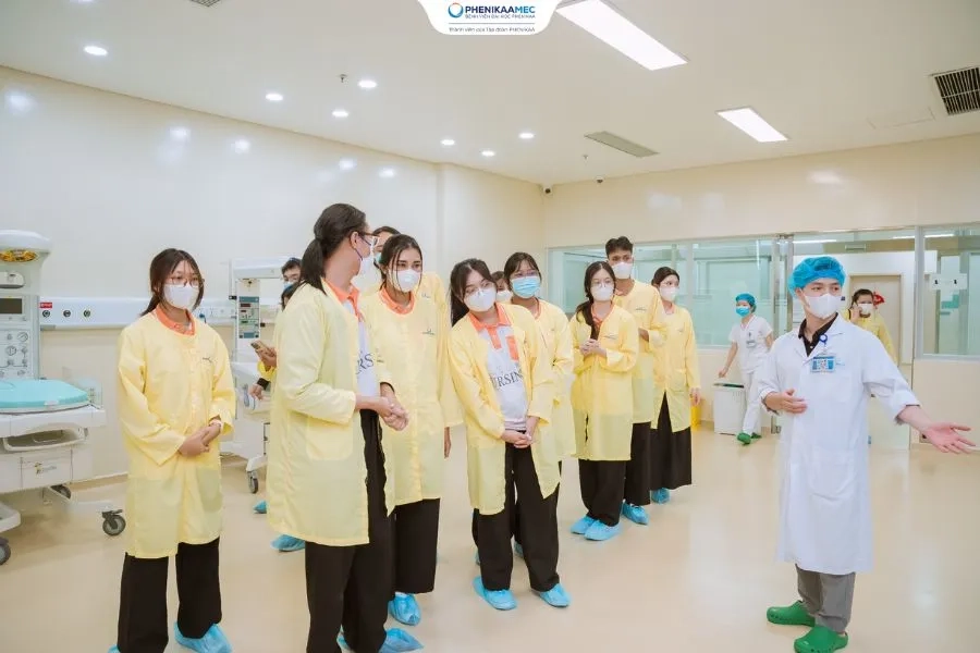 Bệnh viện Đại học Phenikaa đón đoàn sinh viên Khoa Điều dưỡng Đại học Burapha thúc đẩy trao đổi chuyên môn