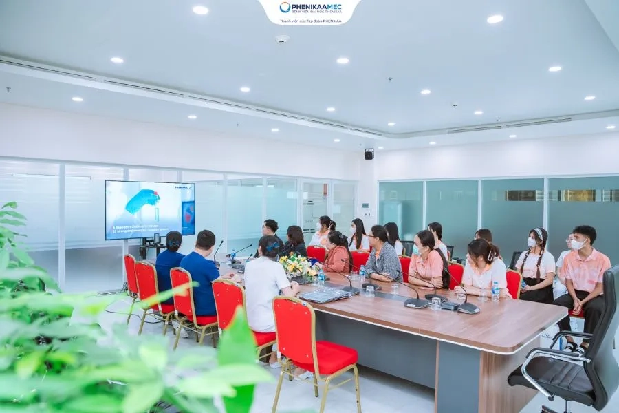 Bệnh viện Đại học Phenikaa đón đoàn sinh viên Khoa Điều dưỡng Đại học Burapha thúc đẩy trao đổi chuyên môn