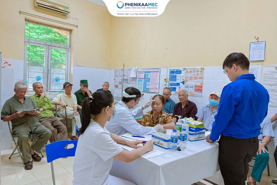 PhenikaaMec khám sức khỏe miễn phí cho hơn 200 người có công với cách mạng tại phường Dương Nội nhân dịp 27/7