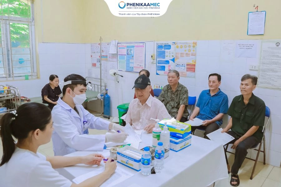 PhenikaaMec khám sức khỏe miễn phí cho hơn 200 người có công với cách mạng tại phường Dương Nội nhân dịp 27/7