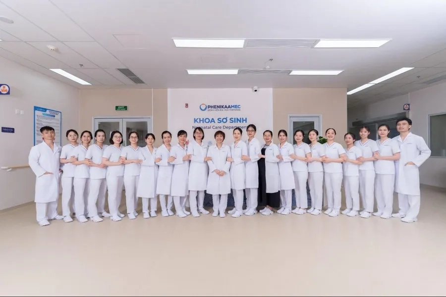 Đội ngũ bác sĩ, điều dưỡng Khoa Sơ sinh luôn sẵn sàng đồng hành cùng em bé và gia đình