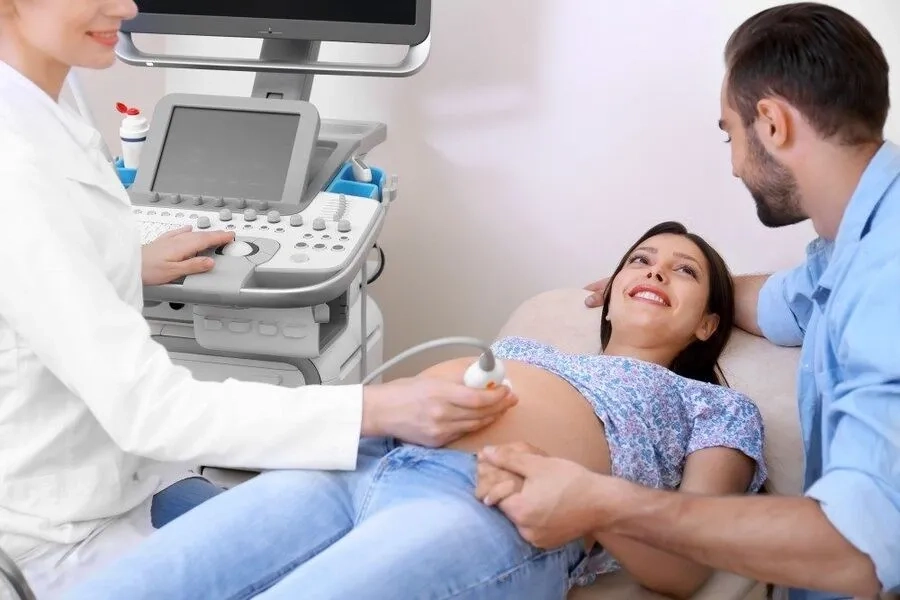 Siêu âm giúp xác định vị trí thai và ước tính tuổi thai