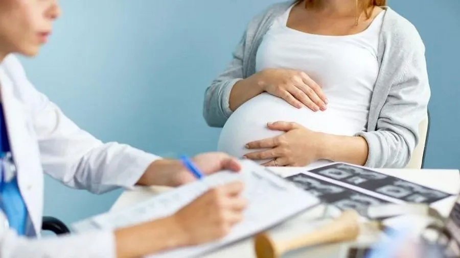 Khi phát hiện bất thường sau khi chọc ối mẹ bầu cần đến ngay bệnh viện để được hỗ trợ 