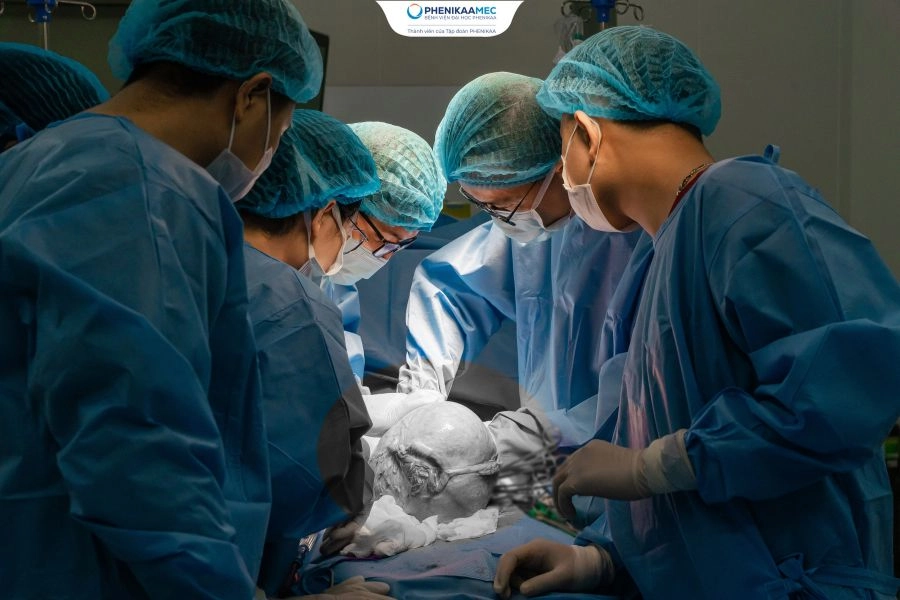 Lấy gọn khối u xơ tử cung gần 3,5 kg người bệnh 48 tuổi trút bỏ 