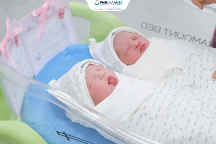 Giữ thai an toàn đến 38 tuần cho sản phụ song thai chung bánh rau biến chứng thai chậm tăng trưởng chọn lọc