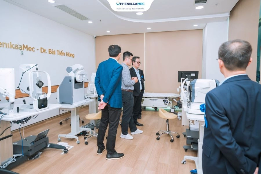 Khai trương Trung tâm Mắt Bệnh viện Đại học Phenikaa – Dr. Bùi Tiến Hùng: Kiến tạo mô hình nhãn khoa chuyên sâu, nâng tầm chăm sóc thị lực toàn diện