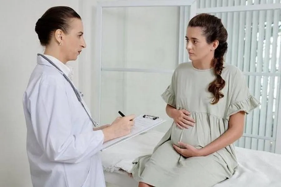 Theo dõi sức khỏe định kỳ để ngăn ngừa, kiểm soát thiểu ối 3 tháng cuối