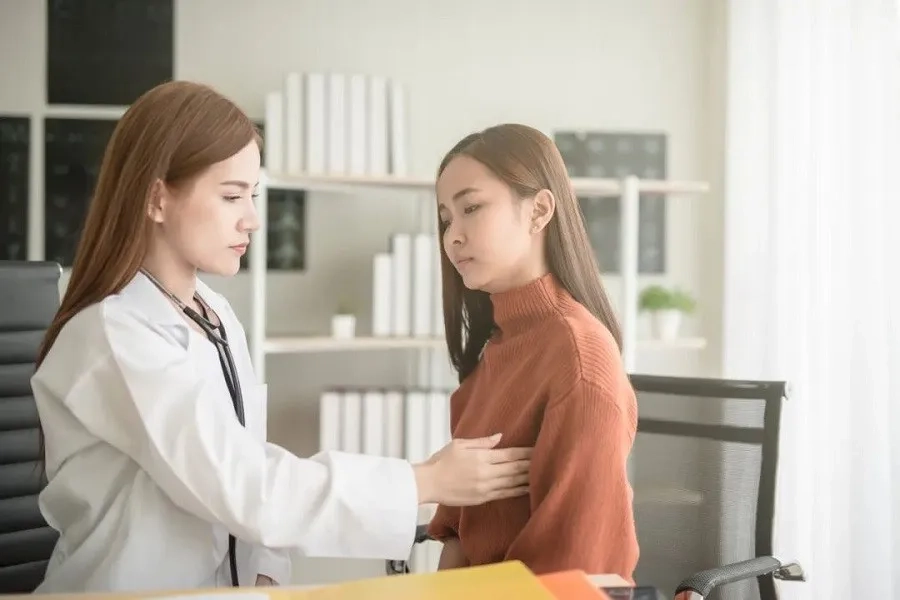 Khám lâm sàng kết hợp siêu âm, chụp nhũ ảnh, sinh thiết là cách tầm soát ung thư vú đang được áp dụng hiện nay