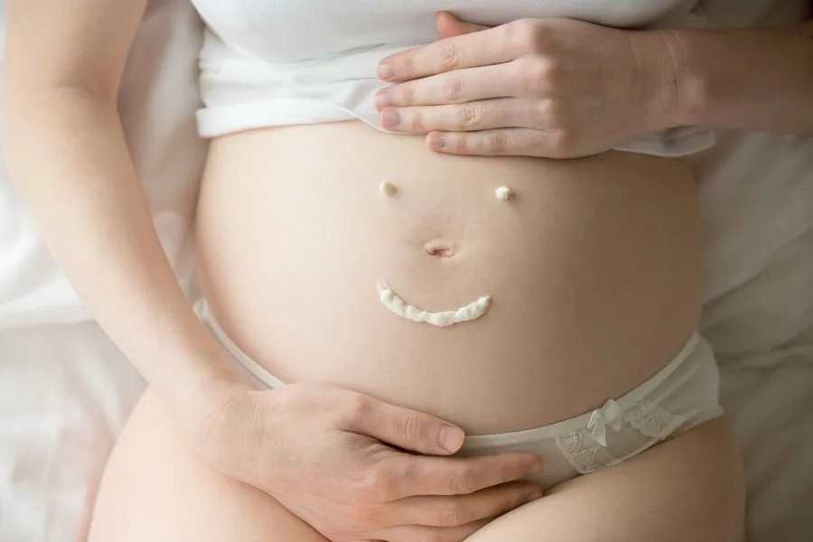 Mẹ bầu nên tuân thủ lịch khám thai và theo dõi định kỳ khi được ghi nhận có nang buồng trứng