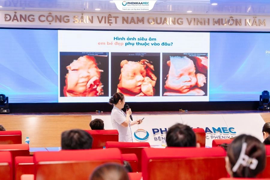 Hàng trăm bố mẹ trang bị kiến thức về siêu âm 42 chỉ số và thực hành xử trí sặc sữa ở trẻ sơ sinh tại Lớp học tiền sản PhenikaaMec