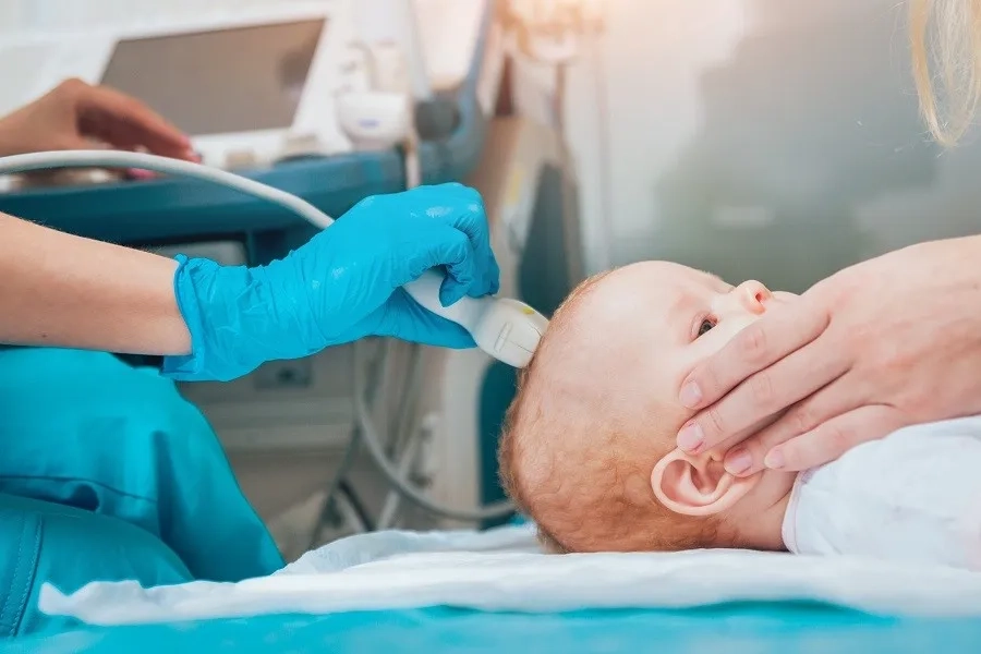 Phương pháp siêu âm qua thóp an toàn, không xâm lấn và phù hợp cho trẻ sơ sinh