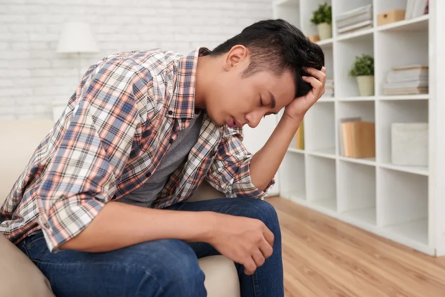 Áp lực kéo dài và định kiến xã hội khiến trầm cảm ở nam giới dễ bị che giấu