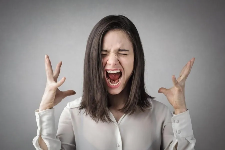 Khó kiểm soát suy nghĩ là một trong những dấu hiệu tâm lý đáng chú ý của rối loạn lo âu