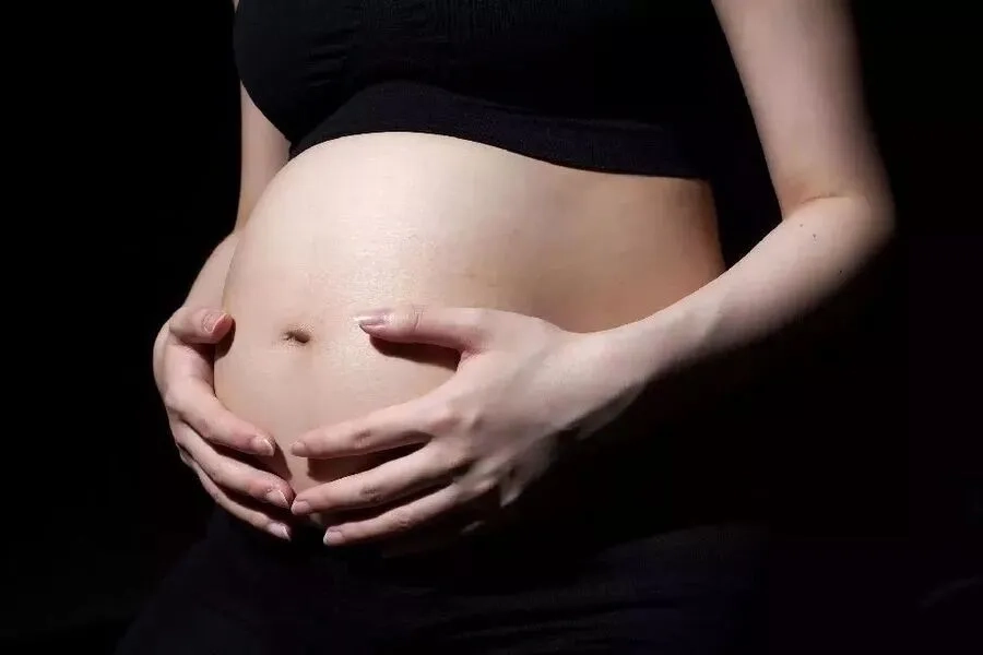 Mặc dù hiếm gặp nhưng HPV vẫn có khả năng lây truyền từ mẹ sang con