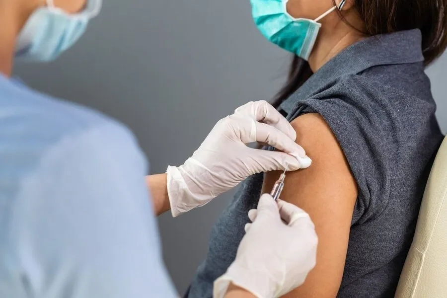 Tiêm phòng vắc xin HPV là cách tốt nhất để phòng tránh lây nhiễm các chủng HPV nguy hiểm 