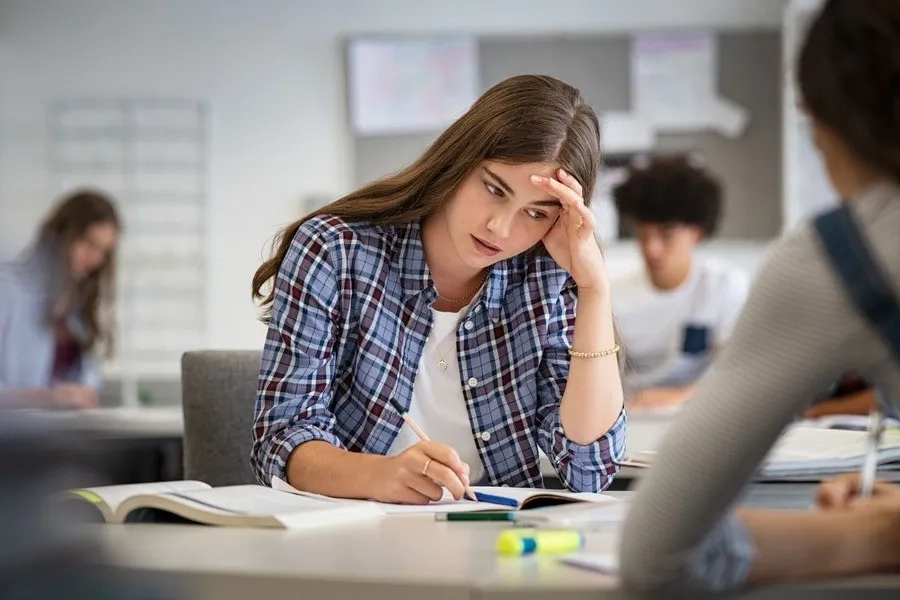 Tình trạng kéo dài làm suy giảm tâm lý và mối quan hệ xã hội