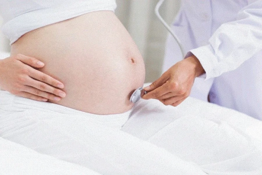 Nguyên nhân ít nước ối có thể do từ mẹ bầu hoặc thai nhi hoặc do sử dụng một số loại thuốc 