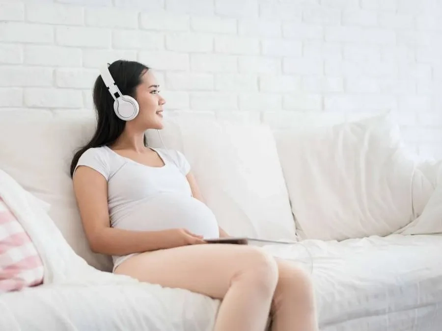 Mẹ bầu cần chú ý nghỉ ngơi hợp lý để đảm bảo sức khoẻ cho mẹ và hai bé