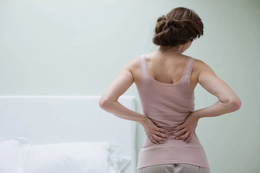 Đau lưng do máu báo thai thường khu trú ở vùng thắt lưng dưới