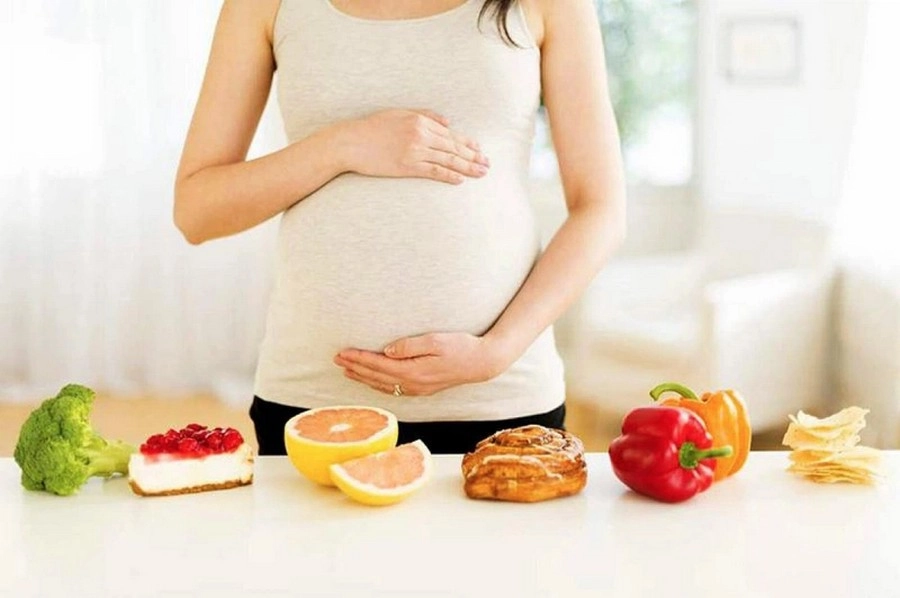 Cân bằng dinh dưỡng khi mang thai là yếu tố quan trọng ảnh hưởng đến việc sản sinh nước ối