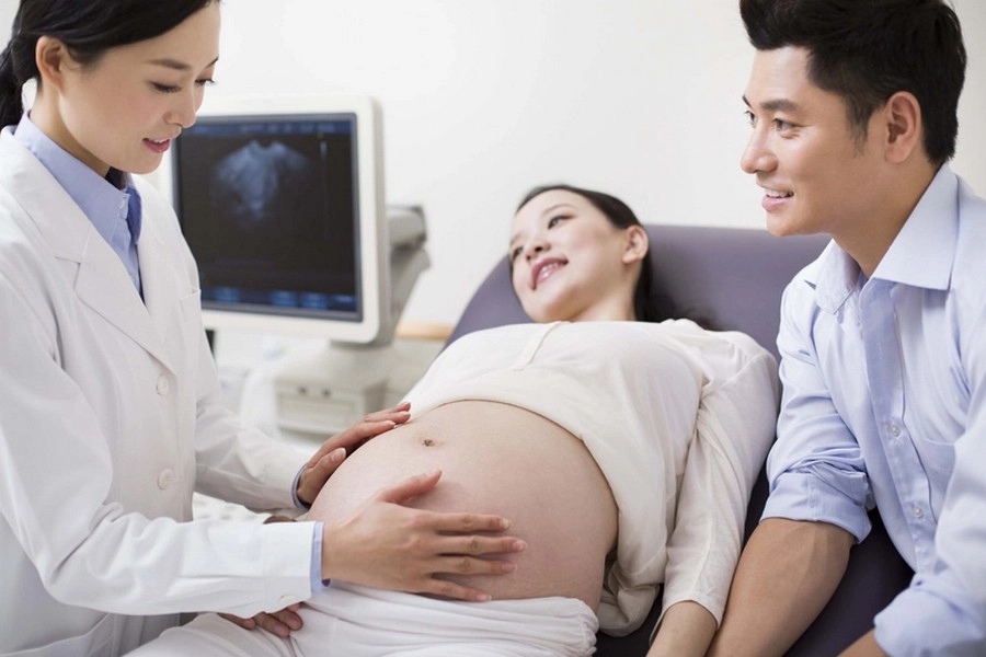 Tùy vào từng tình trạng thiểu ối, từng giai đoạn mang thai mà bác sĩ sẽ đưa ra hướng xử lý hiệu quả an toàn