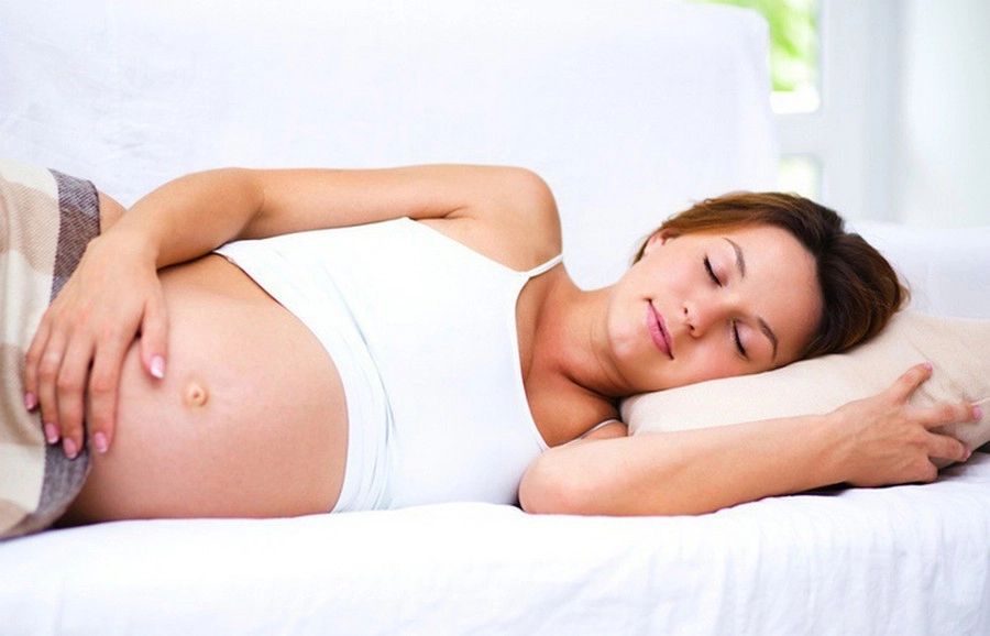 Nghỉ ngơi hợp lý giúp điều tiết lượng máu, dưỡng chất đến thai nhi