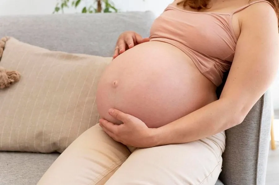 Căng tức ở vùng bụng, bụng to bất thường có thể là dấu hiệu của đa ối
