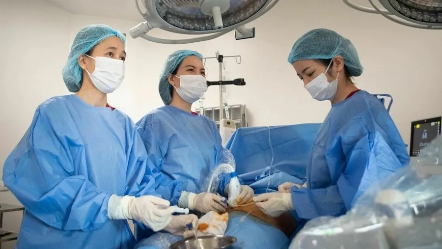 Kỹ thuật đốt dây rốn bằng lưỡng cực qua nội soi giúp ngăn chặn các biến chứng nguy hiểm thường gặp khi mang song thai