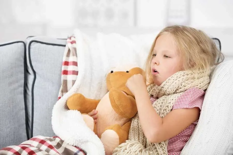 Ho, chảy mũi, đỏ mắt là những triệu chứng thường gặp ở trẻ mắc sởi