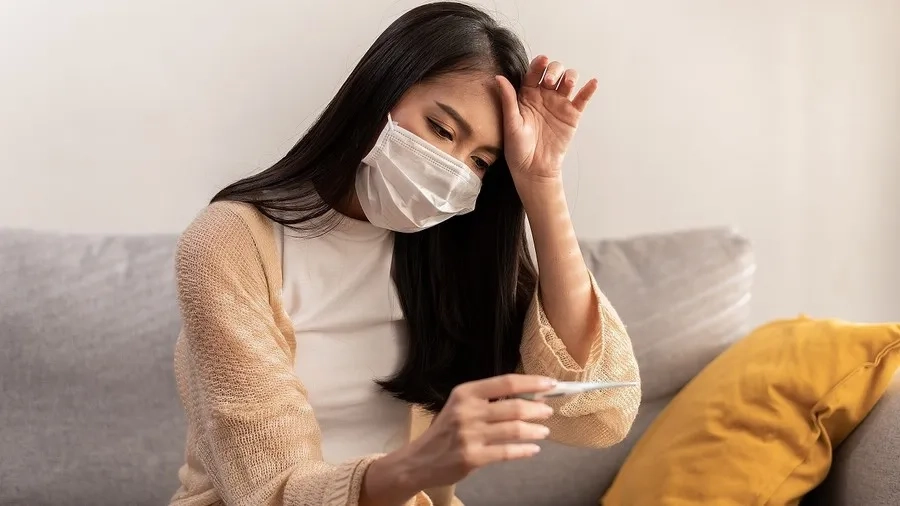 Sốt nhẹ sau tiêm huyết thanh là phản ứng phổ biến có thể giảm sau vài ngày
