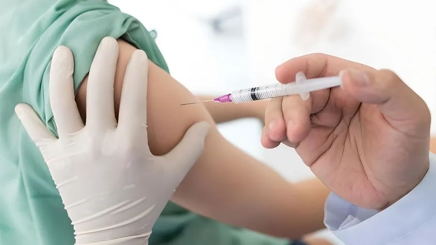 Huyết thanh ImmunoHBs được tiêm bắp tay 