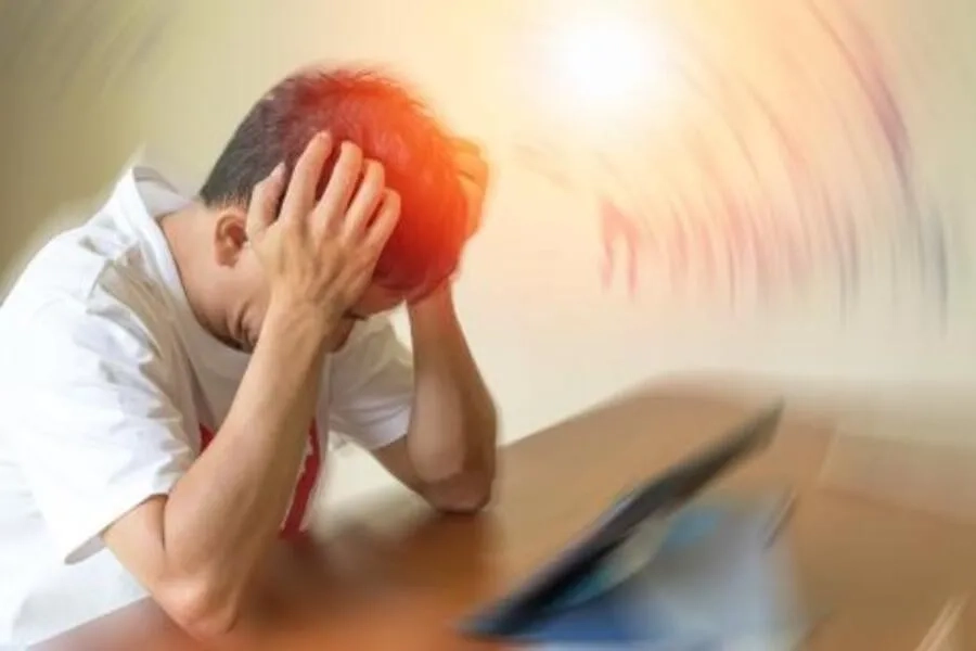 Ảo giác và hoang tưởng là những dấu hiệu cảnh báo trầm cảm đã chuyển nặng