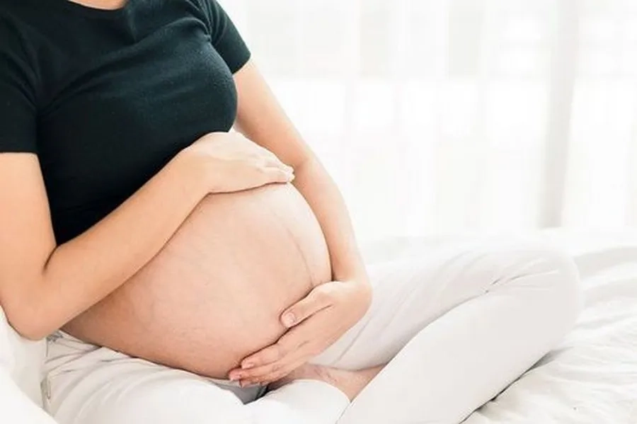 Thiểu ối có thể xuất phát từ thai nhi, từ mẹ bầu hoặc không rõ nguyên nhân