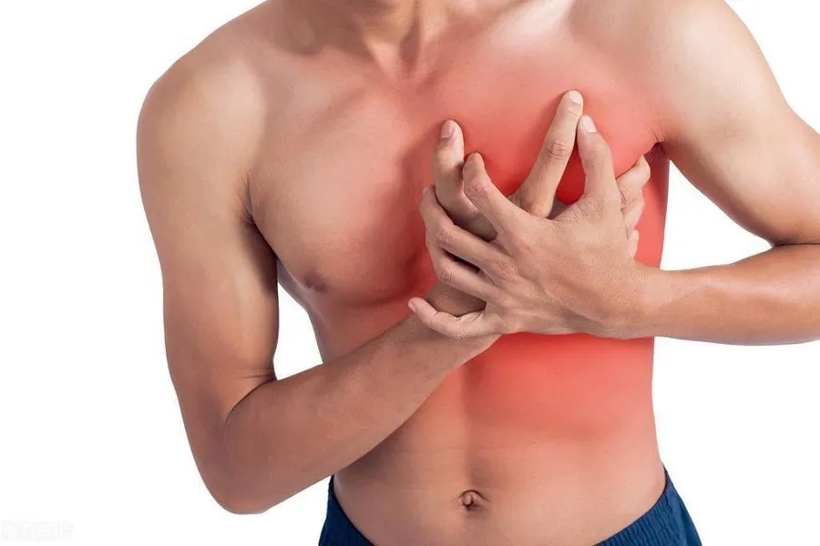 Đau quanh vú, vùng da biến đổi, có tiết dịch lạ là những biểu hiện ung thư vú ở nam giới không thể bỏ qua 