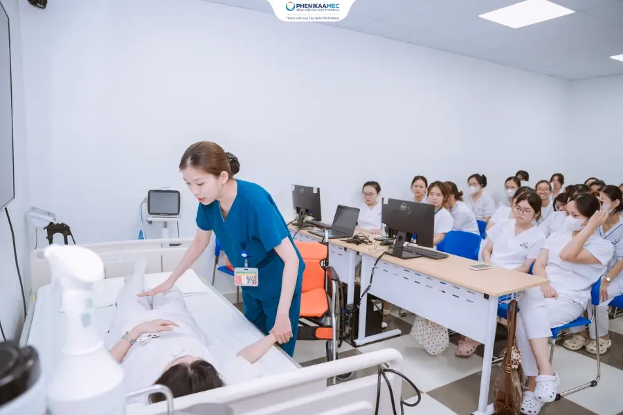 PhenikaaMec triển khai chương trình đào tạo tiền thực tập cho sinh viên Điều dưỡng Trường Y - Dược Phenikaa