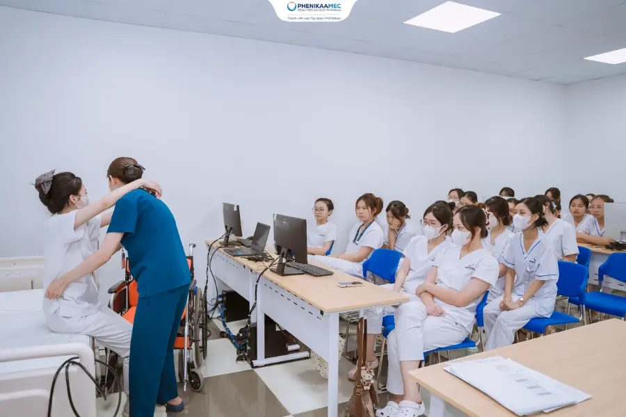 PhenikaaMec triển khai chương trình đào tạo tiền thực tập cho sinh viên Điều dưỡng Trường Y - Dược Phenikaa