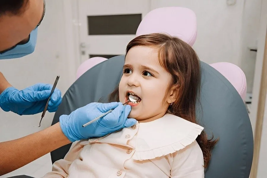 Dính thắng lưỡi độ 2 có cần cắt không còn phụ thuộc vào mức độ ảnh hưởng đến bú, ăn và phát âm