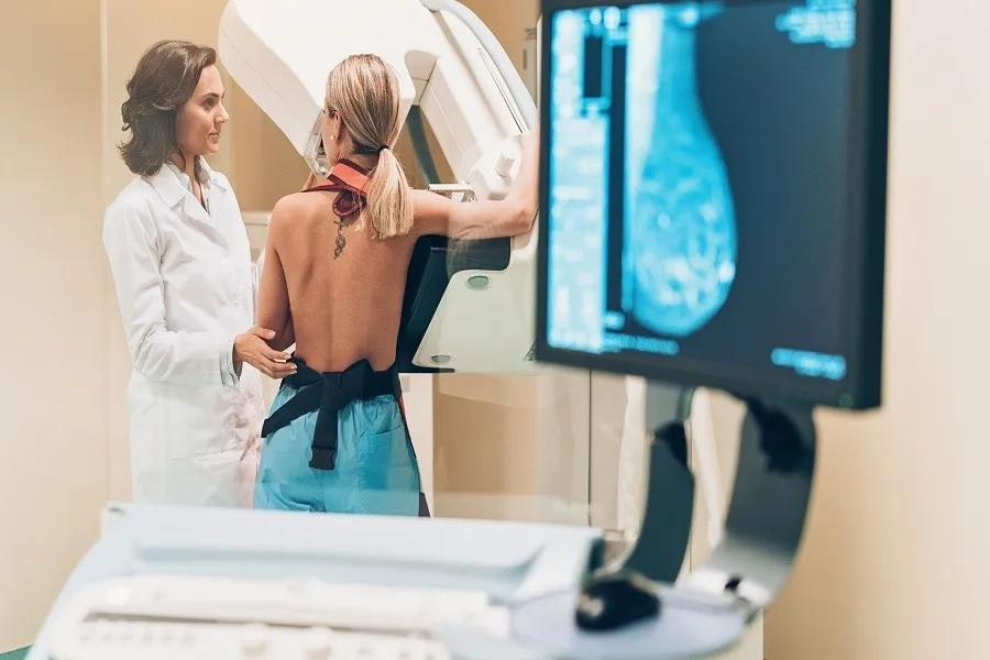 Hình ảnh chụp vú kết hợp xét nghiệm chuyên sâu là cơ sở để xác định phân độ M trong TNM ung thư vú